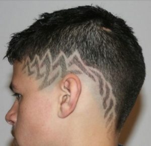 Corte de pelo con motivos tribales